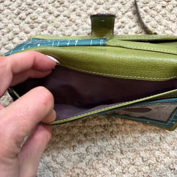 Ladies Fossil Green Leather Bifold Wallet - Picture 12 of 13